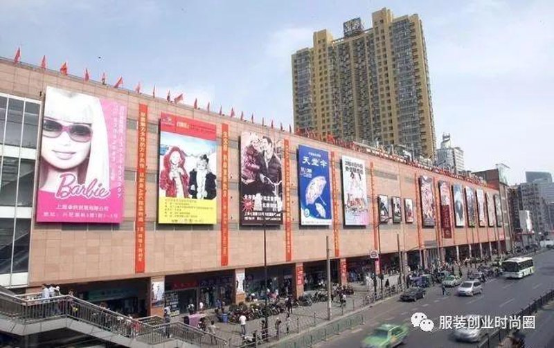 服装批发行业的最新动态：市场趋势与发展趋势