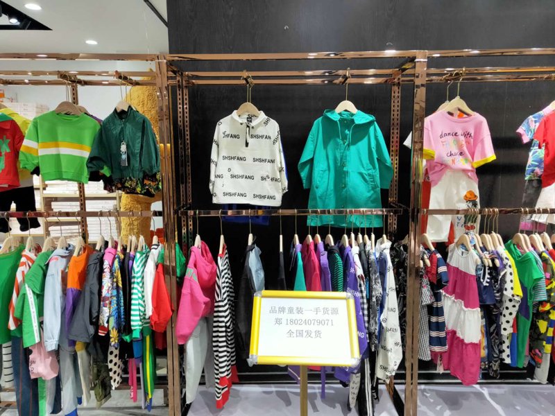 男装批发行业：时尚潮流的背后